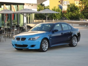 BMW 5er mit hellblauer Front